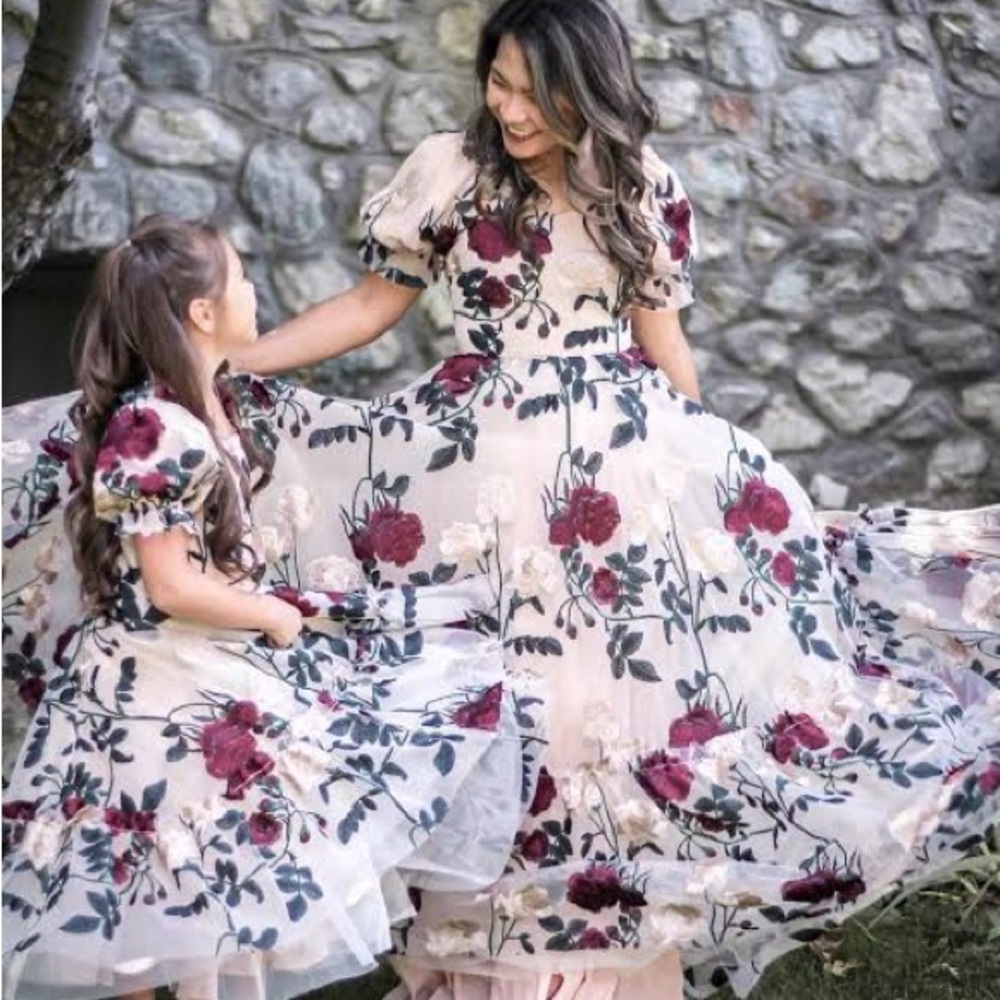 Matching Mommy & Me Ivy City Co. Amora Dresses Mommy: Medium, Child: 13-14 - Picture 2 of 7